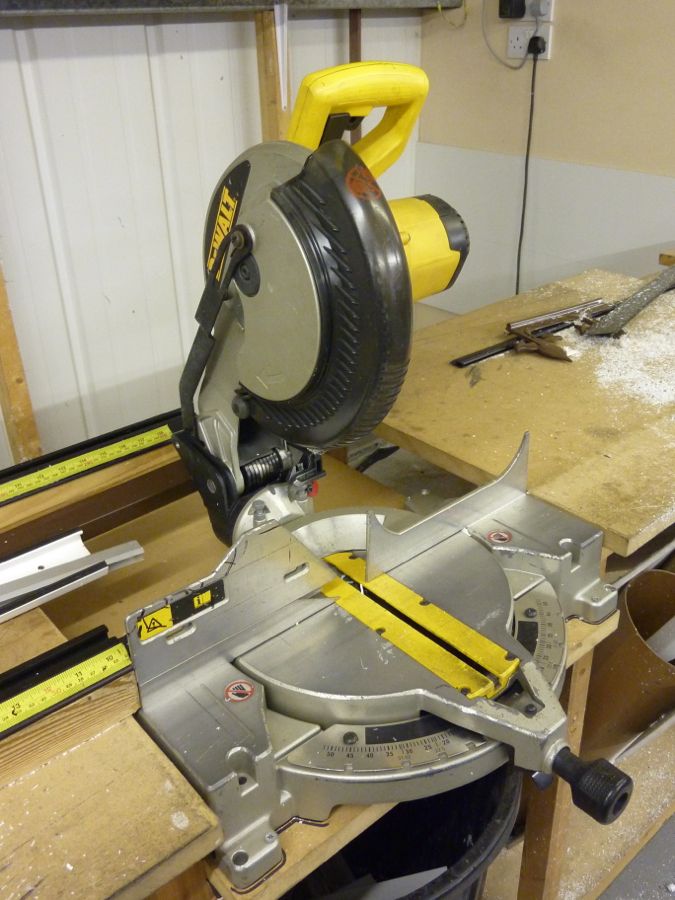 Dewalt Chop Saw DW703 GB Will compound cut and includes blade for