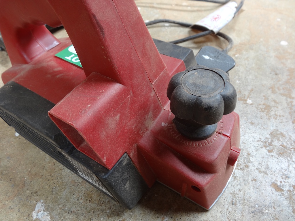 Power clearance devil planer